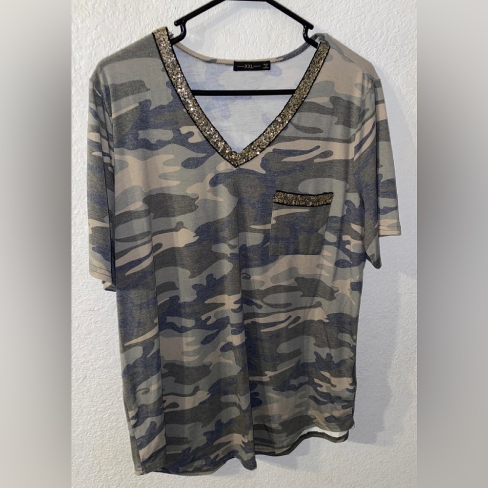 Shein Patch Pocket Sequin Camo Curved Hem Tee